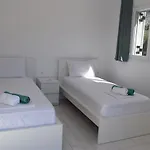 Black & White Appartement Divarata