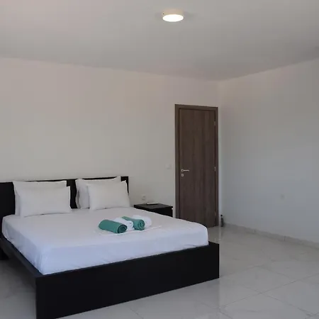 Black & White * Divarata